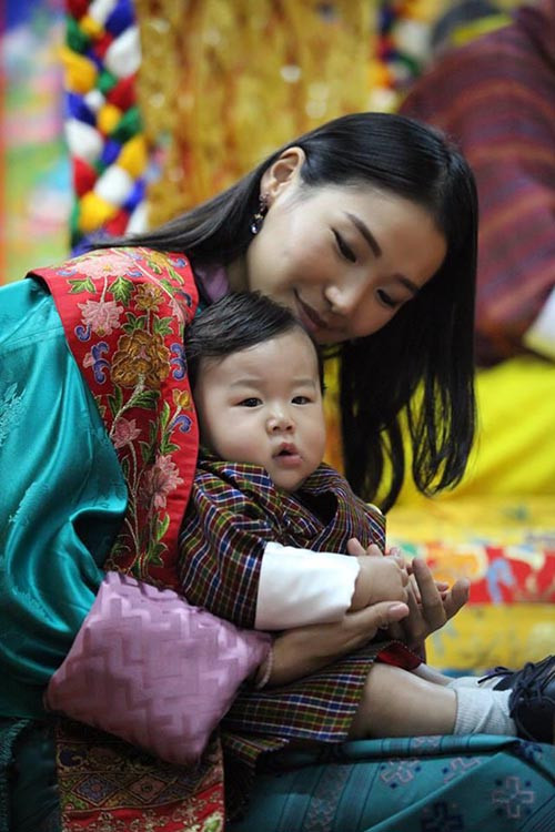 Đây được xem là những cách bày tỏ sự tôn kính và yêu quý dành cho hoàng gia của người dân Bhutan.