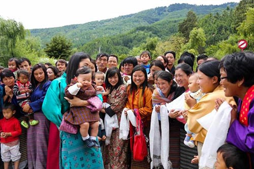 Trên trang Facebook cá nhân, vua Jigme Khesar Namgyel Wangchuck và hoàng hậu Jetsun Pema thường xuyên đăng tải những bức ảnh hoàng gia cùng hoàng tử bé Bhutan Jigme Namgyel Wangchuck cho thấy một gia đình hạnh phúc, êm ấm.
