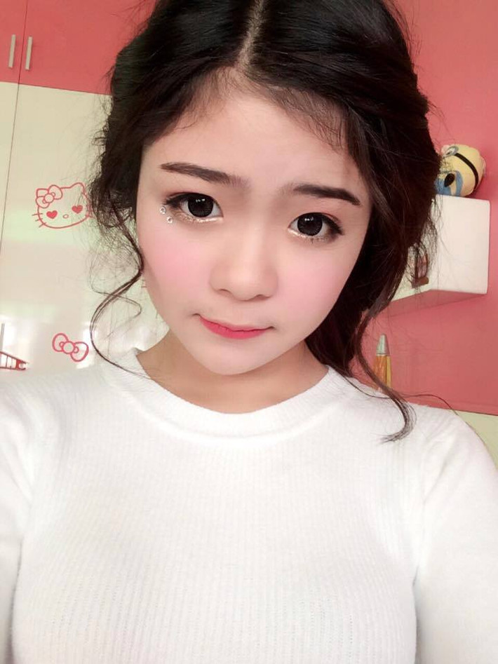 Gương mặt đậm chất Hàn Quốc, nước da trắng mịn, khuôn mặt baby và nét biểu cảm dễ thương của Ann Dâu được nhiều người ví như búp bê barbie phiên bản Việt.