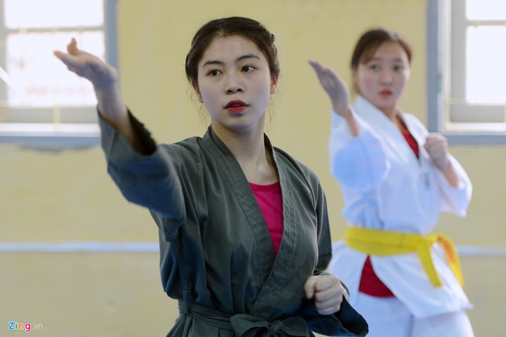 Sau lần biểu diễn võ thuật giành giải cao, cô được nhiều người chú ý, kể cả trên mạng xã hội lẫn học viên trong trường. Nhiều người gửi lời kết bạn, làm quen, chúc mừng thành tích, nhưng cũng có không ít bình luận khiếm nhã.
