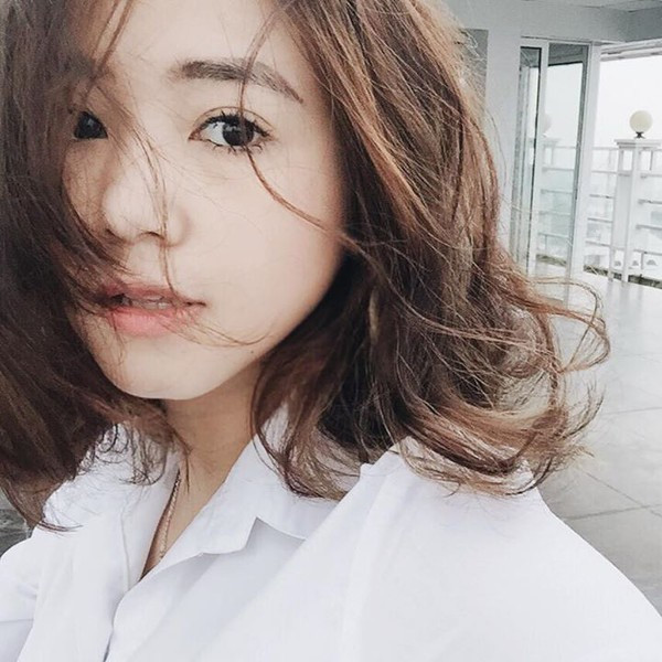 Đặc biệt, nếu người phụ nữ còn có cằm 2 ngấn thì thuộc dạng có vận đầu tư vào kinh doanh rất tốt, cuộc sống cực kỳ giàu có.