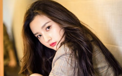2 thứ càng nhỏ phụ nữ càng phát tài. Miệng nhỏ: Trong nhân tướng học thì một người phụ nữ nếu có miệng nhỏ là người vô cùng thông minh, nhạy bén.