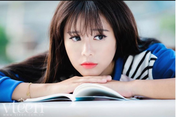 Đó là cú vấp đầu đời của Hồng Anh Kichii. Khoảng thời gian đó, cô bạn suy sụp tinh thần và đã phải khóc rất nhiều. Từ gia đình, bạn bè không hiểu nhìn cô với ánh mắt khác, mọi hình ảnh tốt đẹp gây dựng trong lòng mọi người bỗng sụp đổ trong 1 đêm. Đó là bài học nhớ đời cho cô gái.