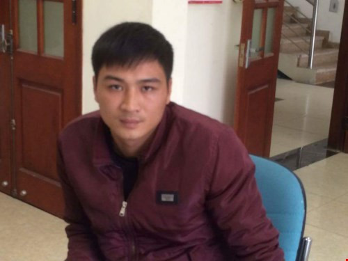 Hiện tại, danh tính đối tượng tông Thượng uý Đạt đã được xác định. Người này là Đoàn Văn Chuyên, SN 1991, quê Hưng Yên (ảnh). Được biết chiếc xe Chuyên lái được công ty điều lên Chương Dương (Hà Nội) để chở nốt số hàng về công ty. Thời điểm xảy ra tai nạn tôi không biết vì lái xe Chuyên không báo cáo gì về công ty.