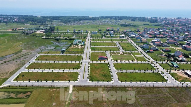 Dự án hạ tầng khu dân cư đô thị Đông Dương tại thôn Bắc Sơn (xã Cương Gián, huyện Nghi Xuân, tỉnh Hà Tĩnh) được UBND tỉnh chấp thuận chủ trương năm 2018 với tổng mức đầu tư dự kiến gần 60 tỷ đồng. Chủ đầu tư là Công ty CP Đầu tư xây dựng và Phát triển Đông Dương (gọi tắt là Công ty Đông Dương). (Ảnh: Tiền Phong).