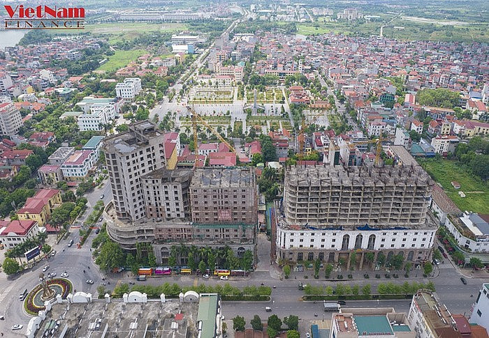 Trung tâm thương mại Hồng Kông - Hanaka hoàn thiện, sẽ trở thành trụ sở của các Tập đoàn, siêu thị, văn phòng, khách sạn, showroom, căn hộ cao cấp, nhà hàng 400 chỗ với 2 sân tennis ngoài trời, 1 sân tennis trong nhà, khán đài 300 chỗ ngồi, 2 tòa căn hộ cao cấp để bán và văn phòng cho thuê… (Ảnh: VietnamFinace).