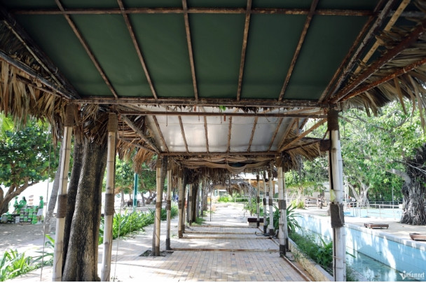 Xung quanh công viên có nhiều công trình che khuất tầm nhìn ra biển. (Ảnh: Vietnamnet).