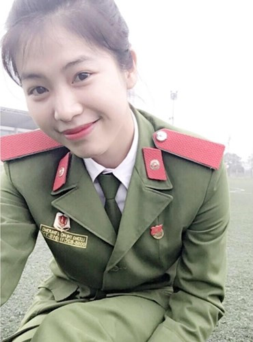 Thời điểm được mọi người biết đến, Hoài Thương đang là học viên năm cuối của lớp B2C1-H01s, trường Cao đẳng Cảnh sát nhân dân I. Được biết Hoài Thương vốn là một gương mặt ưu tú, được nhà trường, các đơn vị khen ngợi nhiều lần. Mới đây, Lương Thị Hoài Thương tiếp tục gây ấn tượng mạnh khi trở thành thủ khoa đầu ra của trường Cao đẳng Cảnh sát nhân dân I với số điểm tổng kết toàn khóa 9,17. Nhờ những thành tích học tập và rèn luyện xuất sắc, cộng với số điểm tổng kết gần chạm mức tuyệt đối, cựu học viên khoa Quản lý hành chính về trật tự xã hội hiện được thăng cấp bậc hàm lên thiếu úy.