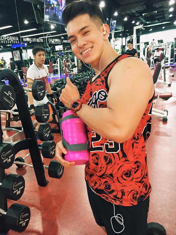Các bức ảnh tập luyện của Hồng Hiếu nhận được lượt like khổng lồ từ phía dân mạng, chúng cũng đã tạo động lực lớn lao cho nhiều bạn trẻ yêu thích tập thể hình. Sau quá trình tập luyện bền bỉ cuối cùng Hồng Hiếu đã tăng được 30kg, cơ thể vạm vỡ vạn người mê.