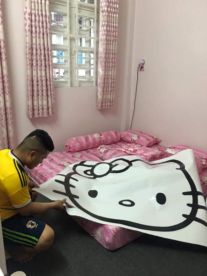 Chia sẻ lại câu chuyện tình yêu của hai vợ chồng, Anh Thắng cho hay, trước khi cưới nhau hai vợ chồng anh là bạn bè nhưng lại ghét nhau và khắc khẩu. Và đúng như câu “ghét của nào trời trao của đó”, duyên số lại đưa đẩy hai người đến với nhau.