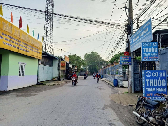 Cụ thể, để thực hiện dự án cao tốc, trên địa bàn phường sẽ thu hồi 741 thửa đất với diện tích khoảng 60ha. Số hộ dân bị giải toả khi thực hiện công tác giải phóng mặt bằng là 1.700 hộ, trong đó, số hộ giải tỏa một phần khoảng 200 hộ; số hộ bị giải tỏa trắng khoảng 1.500 hộ. (Ảnh: Người đô thị).