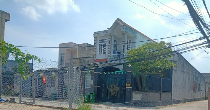 UBND phường Phước Tân cũng đã kiến nghị UBND TP Biên Hòa sớm giao cho thanh tra liên ngành thanh tra 700 căn nhà xây dựng không phép này để thuận lợi cho việc quy chủ, bồi thường, hỗ trợ, tái định cư,đảm bảo đúng quy định pháp luật, tránh phát sinh khiếu kiện. (Ảnh: Người đưa tin).