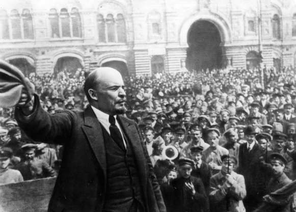 Nhà lãnh đạo Vladimir Lenin phát biểu nhân lễ kỷ niệm ngày thành lập lực lượng quân đội Liên Xô tại Quảng trường Đỏ ở Moscow ngày 25/5/1919.