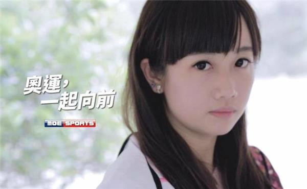 Nhìn Ngô Giai Dĩnh xinh xắn, dễ thương, dễ gây cảm tình với đôi mắt to tròn và tóc mái ngố... nhưng ít ai biết, cô được mệnh danh là "bông hồng thép" của đoàn thể thao Đài Loan (Trung Quốc) tham dự Olympic năm nay. Để được có tên trong danh sách đến Rio 2016, được biết Ngô Giai Dĩnh đã phải bỏ rất nhiều công sức đi tập huấn từ đầu năm, thường xuyên phải xa nhà và tập luyện rất vất vả hàng ngày.