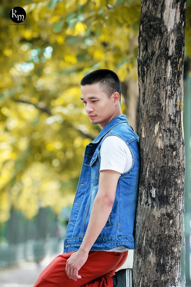 Ngoài ra, Kun Mon cũng tiết lộ rằng Lệ Rơi đã nói một câu khiến bản thân cậu cảm nhận rằng anh chàng này đã thay đổi hoàn toàn, trưởng thành hơn và không còn dễ bị hấp dẫn bởi sự "nổi tiếng ảo" như trước kia nữa. "Anh ấy bảo với mình rằng, hãy gọi tôi là Hậu chứ đừng dùng tên Lệ Rơi nữa", chàng phó nháy trẻ tuổi kể lại. Ảnh: Kun Mon.