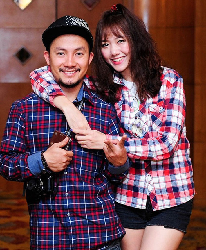 Hari Won và Trấn Thành từng được coi là cặp đôi showbiz “con ghẻ” bị ghét nhất nhì showbiz Việt. Khi chính thức công khai chuyện tình cảm, cả hai đã vấp phải sự phản đối vô cùng gay gắt từ người hâm mộ. Sở dĩ lại chịu điều tiếng như vậy là do thời điểm đó, Hari Won vừa kết thúc mối tình đẹp kéo dài 9 năm với rapper Đinh Tiến Đạt. Ngay sau khi “buông tay” tình cũ chưa được bao lâu, Hari Won đã công khai “tay trong tay” với Trấn Thành.