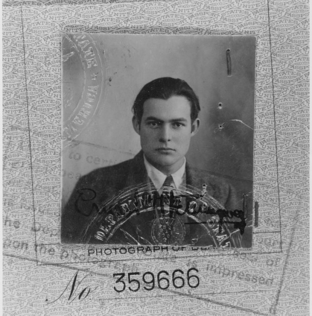 Ảnh hộ chiếu của Ernest Hemingway, 1923.
