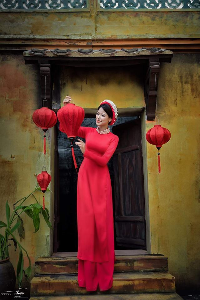 Trước đó, Quỳnh Lyra cũng từng giam gia một số hoạt động nghệ thuật và còn duy trì hoạt động trong lĩnh vực chứng khoán. Tìm kiếm tên Quỳnh Lyra trên mạng có thể thấy tên tuổi của cô gắn liền với những biệt danh như "hot girl làng cổ - chứng" hay "nữ sát thủ xinh đẹp", "hot girl đại gia chân đất". Hiện tại Quỳnh Lyra vẫn đang theo đuổi công việc của một người mẫu, diễn viên nghiệp dư và từng thể hiện được những thế mạnh nổi bật của mình hơn nữa.