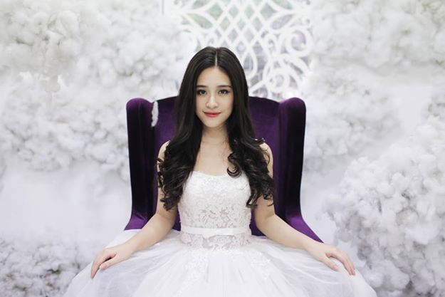 Ngoài clip quà tặng trên, Hồng Anh còn làm thêm một clip nữa với nhiều hình ảnh tình cảm của cô và Phúc Bồ.