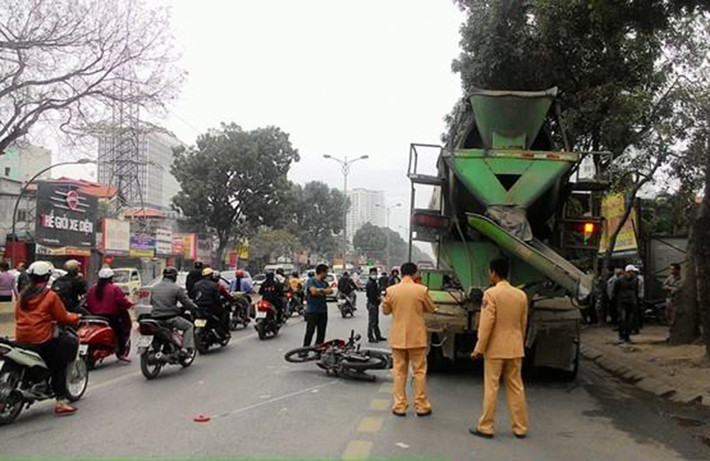 Thống kê của Đội CSGT số 6 - Phòng CSGT - Công an TP Hà Nội - cho biết, từ tháng 12/2015 đến tháng 4/2016, tại ngã ba Hoàng Quốc Việt - Phạm Văn Đồng xảy ra bốn vụ nghiêm trọng làm 4 người chết.