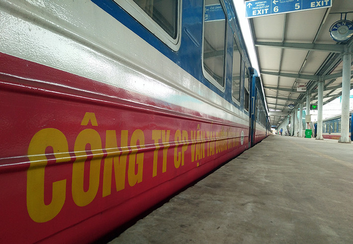 Tuy nhiên, tại hội nghị về an toàn giao thông của TP Hà Nội sáng 8/8, Thiếu tướng Phạm Xuân Bình - Phó giám đốc Công an Hà Nội - kiến nghị Chính phủ, Bộ Giao thông vận tải di dời tuyến đường sắt và ga Hà Nội ra khỏi nội thành Hà Nội để giảm ùn tắc và tai nạn giao thông. Đáng chú ý, đây không phải lần đầu tiên việc đề xuất di dời ga Hà Nội khỏi khu vực nội thành được đưa ra.