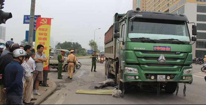 Vụ tai nạn xe tải cán chết một người phụ nữ đi xe máy ngược chiều hôm 24/4/2015 vẫn khiến người đi đường bị ám ảnh ở điểm đen này.