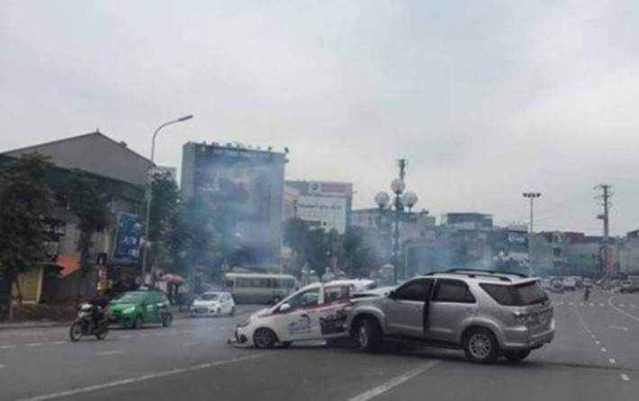  Tại Hà Nội: Đến hết năm 2016, trên địa bàn TP Hà Nội còn 46 điểm đen tai nạn giao thông, 41 điểm đen ùn tắc giao thông. Trong quý I/2017, Sở Giao thông vận tải Hà Nội đã duy tu sửa chữa gần 110.000m2 mặt đường, thay thế 249 biển báo, sơn kẻ gần 49.000m2 mặt đường, dải phân cách để phục vụ tổ chức giao thông. Tuy nhiên, khi nhắc đến đoạn đường giao cắt giữa Lò Đúc – Trần Khát Chân (Hai Bà Trưng, Hà Nội) nhiều người đi đường vẫn khiếp sợ về những vụ tai nạn xảy ra ở đây.