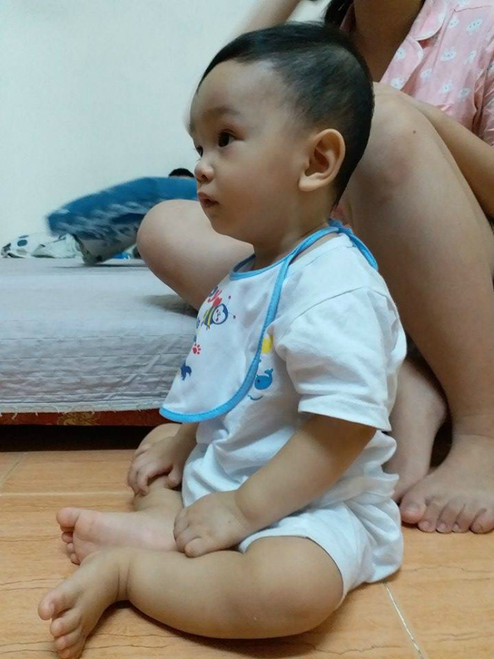 Do cháu Tiến Anh là "tâm điểm" của dư luận vì còn nhỏ tuổi nhưng đã phải chịu bao khổ đau, hơn nữa, hiện hoàn cảnh gia đình của ông Vượng đang rơi vào khó khăn bởi cùng lúc ông bà phải nuôi cháu Tiến Anh và ba người cháu khác. "Từ hôm xảy ra sự việc đến nay nhiều người biết gia đình tôi hoàn cảnh khó khăn nên thường xuyên gọi điện thoại đến, thậm chí có người tìm tới tận nhà để xin cháu Tiến Anh về làm con nuôi nhưng chúng tôi nhất quyết không trao cháu cho ai nữa cả, những gì cháu trải qua thời gian vừa rồi đã là quá đủ", ông Vượng chia sẻ. Hiện tại, gia đình ông Vượng mong muốn cơ quan chức năng tạo điều kiện để làm thủ tục nhập khẩu cho cháu là thành viên trong nhà.