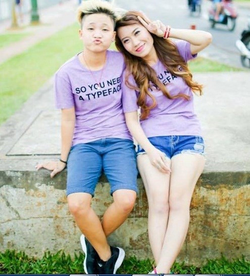 Lâm Tuệ Băng và Kim Bi hiện đang là một cặp đôi đồng tình nữ khá nổi thu hút nhiều sự theo dõi trên mạng xã hội. Thời gian vừa qua, họ đã cùng nhau ghi lại những khoảng khắc rất ngọt ngào, nhẹ nhàng cũng như chính tình cảm mà họ dành cho nhau. Vì là cặp đôi đồng tính nữ, nên cách thể hiện tình cảm của Băng và Bi nhẹ nhàng, trầm lắng hơn các cặp đôi đồng tính nam. Nhưng chính cách thể hiện tình cảm chân thành, tự nhiên và rất dung dị của cặp đôi lại nhận được khá nhiều lời ủng hộ của cộng đồng cư dân mạng.