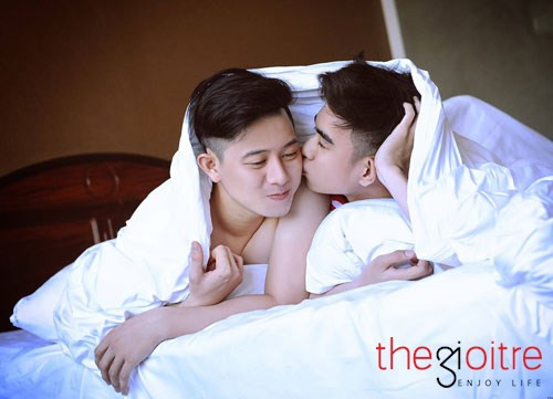 Được biết cặp trai đẹp Cần Thơ, nhân vật chính trong bộ ảnh là Nguyễn Phúc Trương (Ben Nguyễn) sinh năm 1995 và Nguyễn Ngọc Thức (Leo Nguyễn) sinh năm 1997.