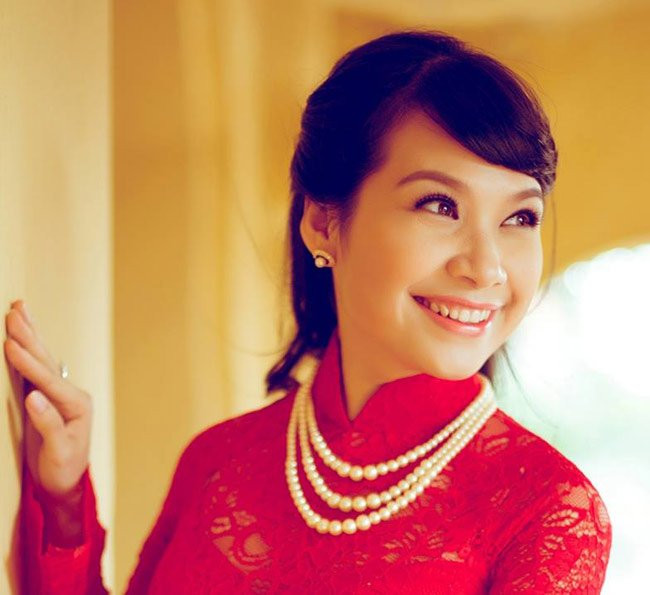 Mỹ Lan - chị gái Mỹ Linh là một MC truyền hình có tiếng.