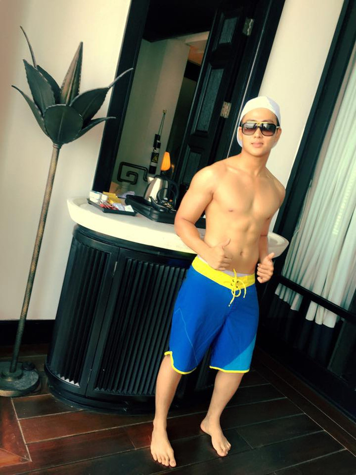 Ngoài ra, thân hình đẹp lý tưởng còn giúp Thái Bá Nam có thêm nghề tay trái là người mẫu. Hot boy cảnh sát này làm người mẫu ảnh cho một vài hãng thời trang, có phong thái khá chuyên nghiệp và những bức ảnh đẹp hớp hồn phái yếu.
