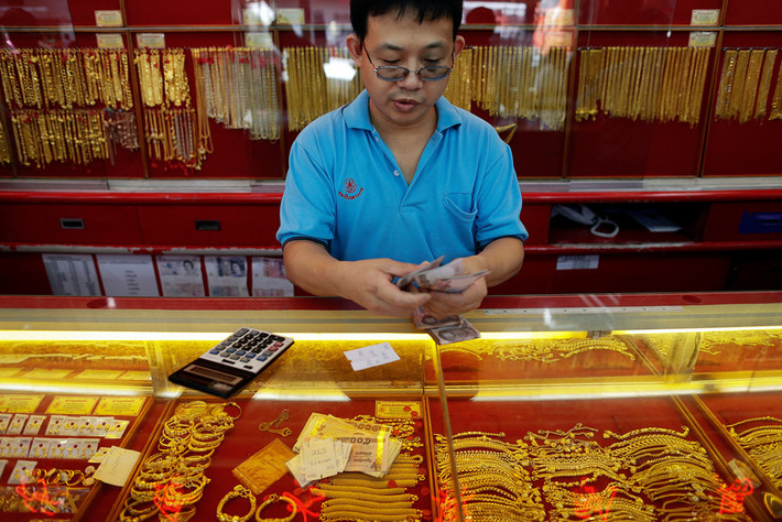 6. Trung Quốc - 1.874,3 tấn vàng, tương đương 2.5% dự trữ ngoại hối. Nhằm tạo bước đệm cho kinh tế và hỗ trợ tăng trưởng, Ngân hàng Trung ương Trung Quốc liên tục giữ vững tốc độ mua vào trong 4 tháng liên tiếp cho đến tháng 3/2019. Ảnh: Reuters.