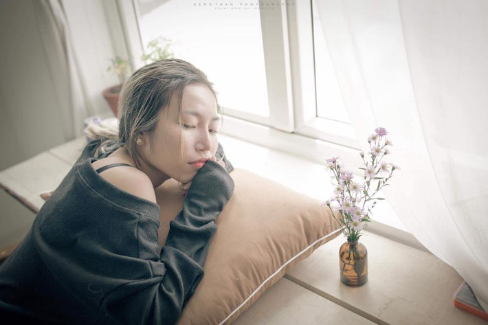 Dù có số lượng người theo dõi lớn nhưng phải thừa nhận rằng, từ khi "nổi tiếng" đến nay, Tùng Sơn thường chỉ nhận được những lời chê bai, thậm chí là chửi rủa của nhiều dân mạng, các bạn trẻ. Vốn dĩ đã không có tài năng gì nổi bật, Tùng Sơn lại thường tung lên mạng những hình ảnh "hại não" khiến ai xem qua cũng ngán ngẩm. Chính vì thế, bị so sánh và cáo buộc "ăn theo Tùng Sơn để PR" đương nhiên sẽ khiến Phạm Hồng Gia Thư thấy khó chịu.
