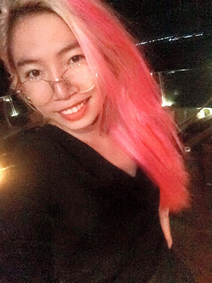"Đến thời điểm hiện tại thì mình cảm thấy đã bất lực trong việc ngăn cản bức ảnh ghép với Tùng Sơn đó lan truyền trên mạng. Mình khá là khó chịu khi tự dưng bị đem ra so sánh kỳ cục như vậy và một phần là do cả những bình luận khiếm nhã của cư dân mạng nữa. Trang cá nhân của mình chưa đầy 2 ngày mà không biết đã có bao nhiêu người lạ đòi kết bạn, theo dõi và bình luận đùa giỡn", Phạm Hồng Gia Thư thẳng thắn tiết lộ.
