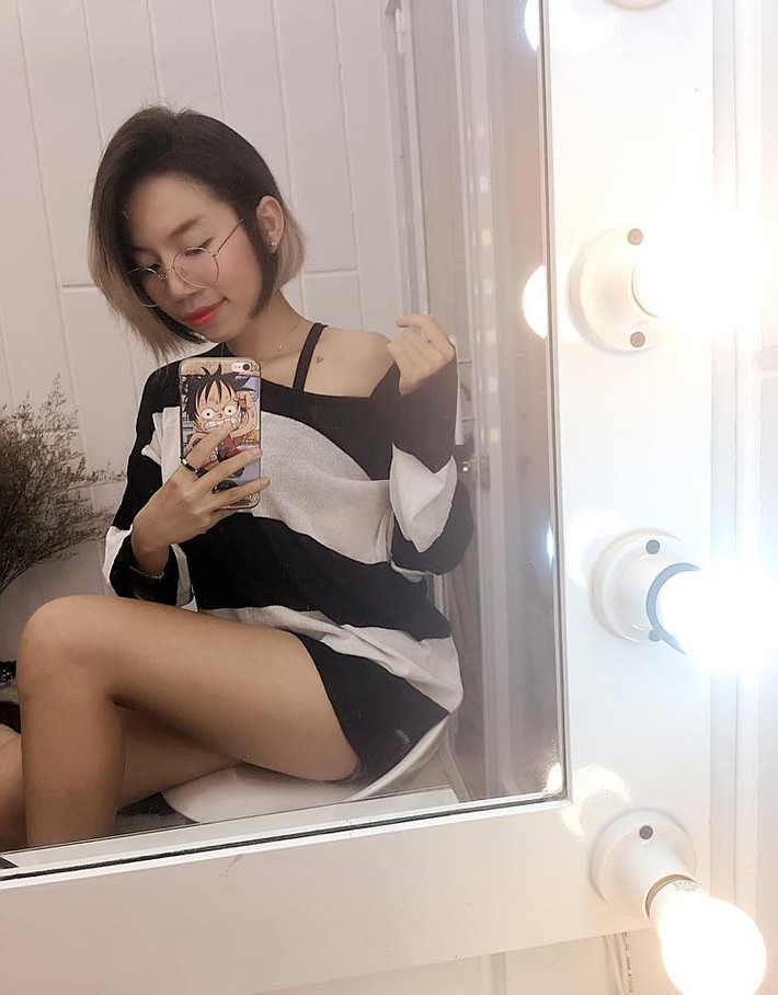 Dò Tùng Sơn là một nhân vật đã quá quen thuộc trên Facebook Việt và sở hữu số lượng người theo dõi rất " khủng", nên việc vô tình bị so sánh với nhân vật này cũng khiến Gia Thư bị dính vào một số nghi ngờ liên quan đến chuyện "ăn theo người nổi tiếng" hay "PR cho bản thân". Tuy nhiên, khi nói về điều này, Gia Thư cho biết cô chỉ cảm thấy nực cười.