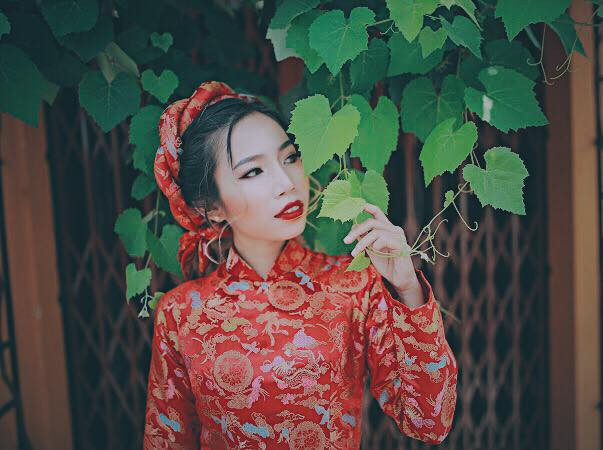 Đặc biệt, bức ảnh ghép mặt Gia Thư cạnh Tùng Sơn đã có đến hơn 2 nghìn lượt chia sẻ khiến trang cá nhân của cô gái đến từ Nha Trang những ngày này cũng náo nhiệt hơn hẳn. Nói về việc vô tình "nổi tiếng" theo cách chẳng giống ai, Gia Thư cũng đã thẳng thắn chia sẻ về cảm nhận cá nhân và những điều phiền toái cô gặp phải trong nhiều ngày vừa qua.