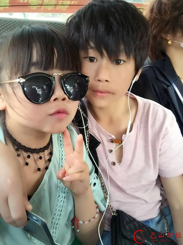 Thông tin này thực sự gây bất ngờ với nhiều người, có không ít bạn trẻ sau khi cập nhật được tin trên cho rằng dân mạng đã trách nhầm "cặp đôi hoàn cảnh". Họ mắc chứng bệnh kỳ lạ, có ngoại hình khác thường nhưng không có nghĩa là họ không thể yêu, dành tình cảm cho nhau. Tuy nhiên, một vài người tinh ý đã phát hiện ra tất cả những thông tin được gán mác "sự thật" về cặp đôi này vẫn còn rất nhiều điểm đáng ngờ.