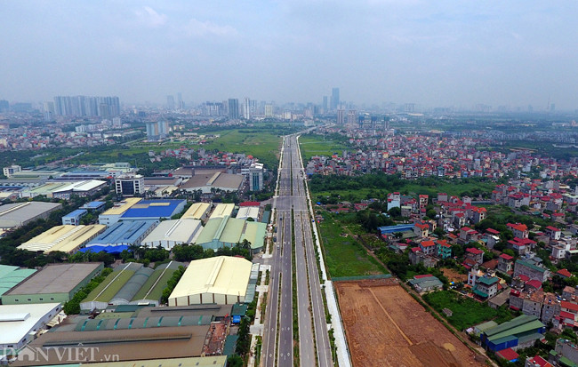 Tuyến đường 3,5km này chạy qua nhiều khu đô thị, các khu xây dựng rộng lớn phía Tây Hà Nội.