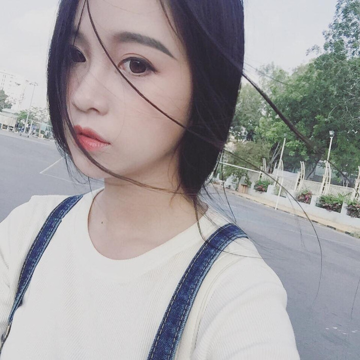 Có lợi thế về ngoại hình và nhiều tiềm năng để đi theo con đường nghệ thuật nhưng theo tiết lộ của Lê Chi, cô bạn muôn theo đuổi con đường học vấn và phấn đấu để trở thành một doanh nhân trong tương lai.