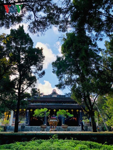 Năm 1848, Hoà thượng Cương Kỷ bắt đầu xây dựng chùa quy mô hơn với kinh phí được vua Tự Đức cấp và từ các vị quan thái giám triều Nguyễn và các Phật tử cúng dường. Từ đó, chùa Từ Hiếu trở thành một ngôi chùa lớn.