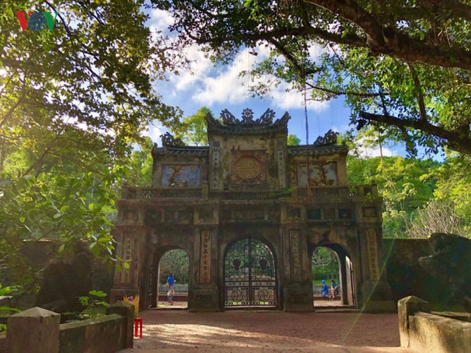 Lối vào chùa.