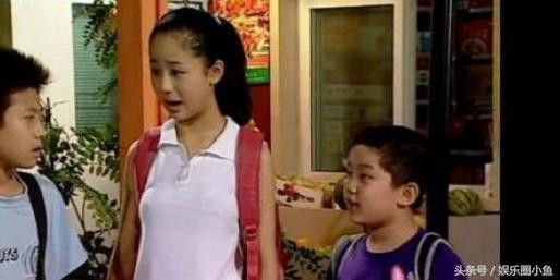 Hạ Tuyết phim "Nhà có con trai, con gái" cũng làm cho người xem phải ái ngại vì lỗi "quên" nội y.