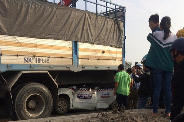 Thông tin với PV Kiến Thức về vụ tai nạn liên hoàn trên cầu Thanh Trì này, lãnh đạo đội CSGT số 14 - Phòng CSGT Công an TP Hà Nội - cho biết: "Có 6, 7 xe dồn toa nhau. Ngay khi tiếp nhận thông tin về tai nạn, lực lượng cảnh sát giao thông của đội CSGT số 14 đã khẩn trương đến hiện trường để xử lý. Hiện vẫn chưa rõ số người thương vong".