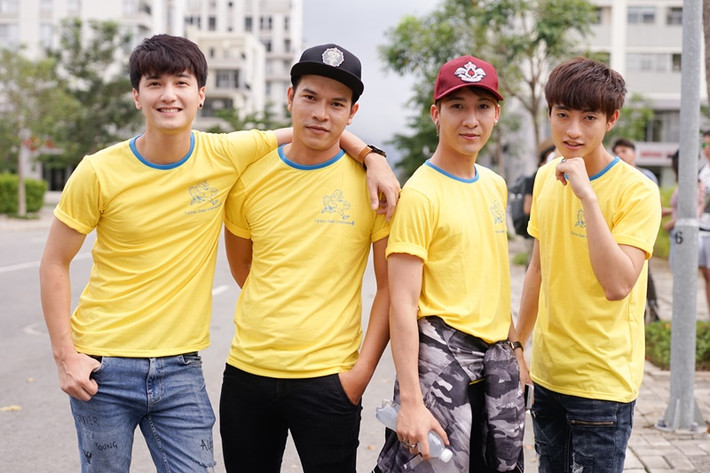 Huỳnh Anh và nhóm nhạc V-music.