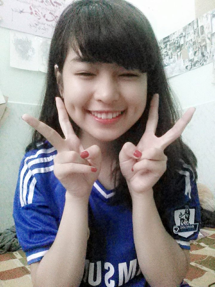 Còn với bạn bè, dân mạng, hai má lúm dễ thương của Khánh Vân tạo nên một "nụ cười gây nghiện", muốn ngắm mãi không thôi.