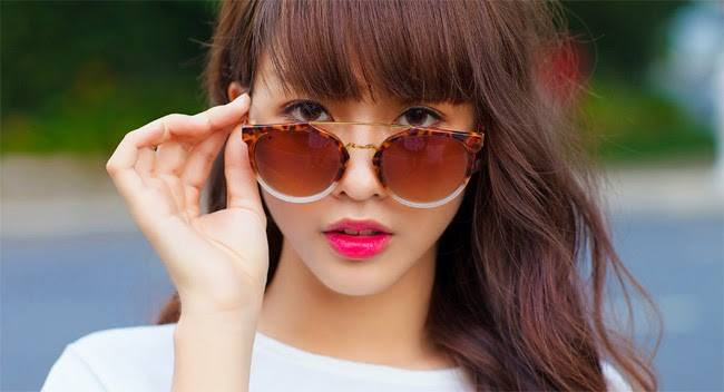 Hơn hết, tất cả những sự thay đổi vừa qua cũng thể hiện sự đầu tư thời gian, công sức một cách rất nghiêm túc, chuyên nghiệp của Khả Ngân để hướng tới một mục tiêu rõ ràng là thúc đẩy sự nghiệp. Có thể tạo hình, phong cách mới của cô nàng là khá lạ lẫm với nhiều bạn trẻ nhưng nhìn chung đây vẫn là sự thay đổi rất thông minh và đúng đắn của cô gái 19 tuổi xinh đẹp này. Ảnh trong bài: Facebook nhân vật.