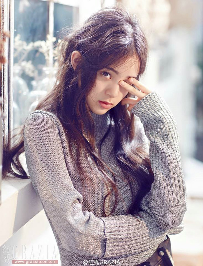 Và dĩ nhiên, cặp chị em Na Na và Ni Ni đều là những cô gái tài sắc song toàn. Ni Ni cũng có nét mặt thanh tú, nước da trắng mịn màng và nụ cười đẹp long lanh. Hiện tại có rất nhiều fanpage của Ni Ni được người hâm mộ trên nhiều quốc gia lập nên để cập nhật cuộc sống cũng như hoạt động nghệ thuật mới nhất của cô nàng.