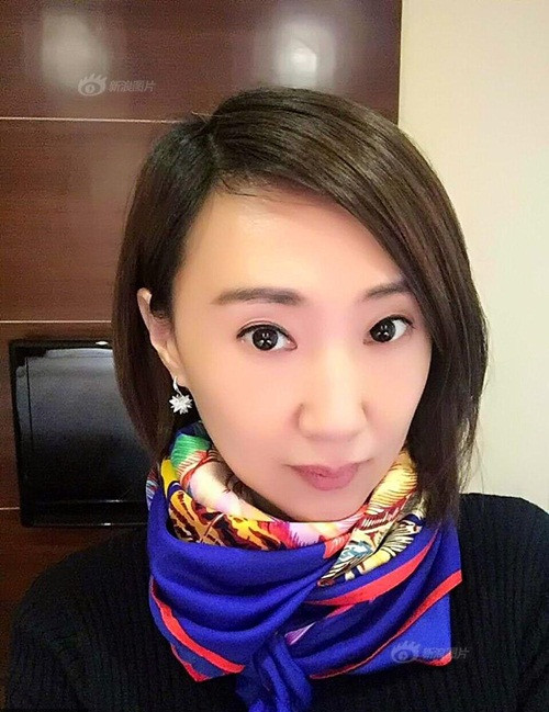 Tuy nhiên, với yêu cầu khá cao và bản hợp đồng rất chặt chẽ, có người tỏ vẻ nghi ngờ thành ý của nữ đại gia họ Vương. Qua bức ảnh và thông tin mà cô cung cấp cho phóng viên, có thể thấy cô khá xinh đẹp, cao khoảng 1m7, nặng 54kg, tính tình dễ chịu. Nhiều người thắc mắc, tại sao một phụ nữ xinh đẹp, thành công như vậy lại phải làm quen qua mạng làm gì?