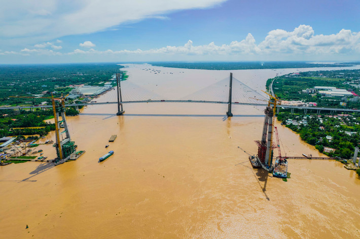 Dự án thành phần đầu tư xây dựng cầu Mỹ Thuận 2 và đường dẫn 2 đầu cầu thuộc dự án Xây dựng một số đoạn đường bộ cao tốc trên tuyến Bắc - Nam phía Đông giai đoạn 2017 - 2020. (Ảnh: Doanh nghiệp & Tiếp thị).